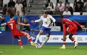 Bắt Đầu Và Bắt Đầu Lại Trận Đấu Bóng Đá Theo Quy Định FIFA